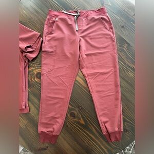 9B. FOGS WOMENS SCRUBS JOGGER PANTS - L large dark mauve